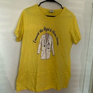 Extra large yellow T-shirt for white coat ceremony